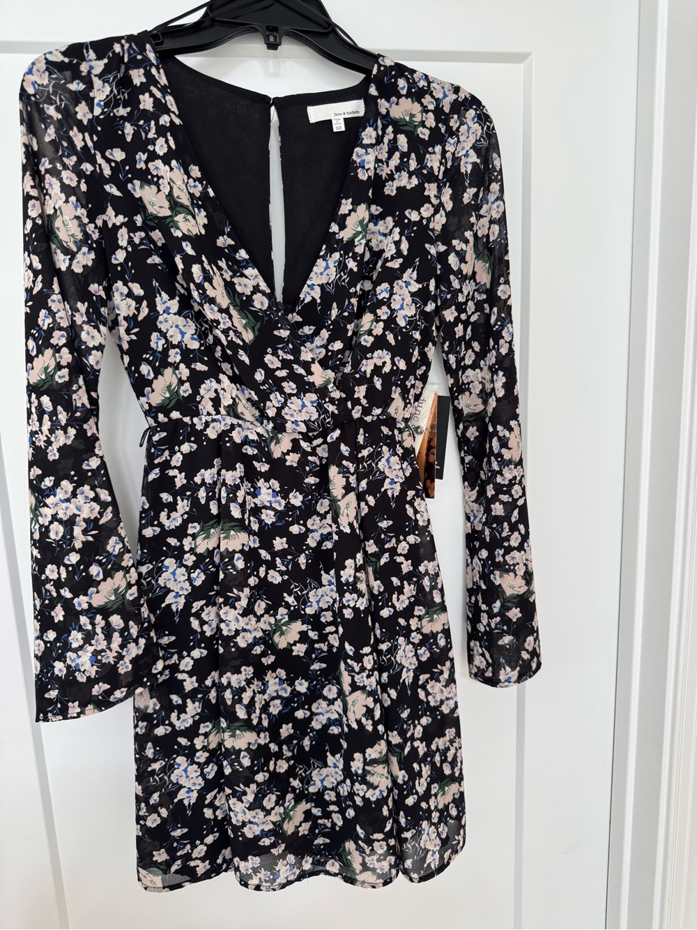 june & hudson Black Floral Long-Sleeve V-Neck Dress